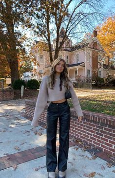 Outfit Inspo Casual Fall, White Girl Outfits, Leather Pants Outfit, Cold Outfits, School Looks, Cute Fall Outfits, Invisible Zip, Thanksgiving Outfit