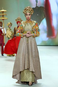 Dian Pelangi Hijab Party, Indonesia Fashion Week, Jakarta Fashion Week, Hijab Inspiration, Moslem Fashion, Model Gamis, Hijab Collection, Batik Design, Dress Muslim