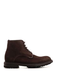 Dark brown ankle boot in suede and rubber sole.