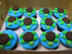 there are many cupcakes that look like turtles