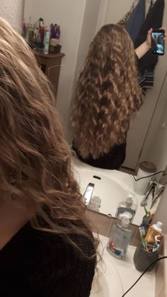 French Braid Wavy Hair, Braided Waves Overnight, French Braid Curls Overnight, Heatless Braid Curls, French Braid Heatless Curls, Curls From Braids Overnight, French Braid Waves Overnight, Braid For Wavy Hair, Wavy Hair From Braids