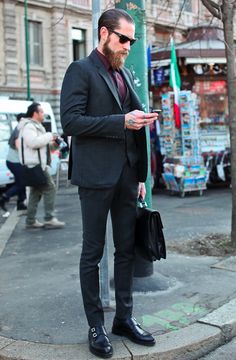 . Loafers Street Style, Rock Style Men, Executive Style, Black Briefcase, Mens Fashion Edgy, Men Street Fashion, Mens Fashion Smart, Dapper Gentleman