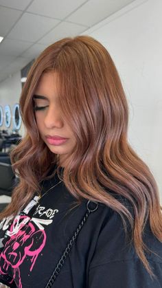 Brown Red Undertone Hair, Light Strawberry Brown Hair, Light Brown Hair On Tan Skin, Light Red Brown Hair Color, Light Brown Hair With Red Undertones, Light Brown Hair On Brown Skin, Light Red Brown Hair, Light Brown Red Hair, Best Hair Color For Brown Eyes