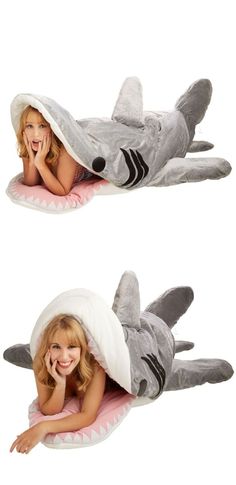 Shark sleeping bag! Hilarious! #product_design Shark Sleeping Bag, Shark Pillow, Shark Bait, Fb Cover, Shark Party, Ideas Hogar, Shark Week, Sleeping Bags, Vacuum Bags