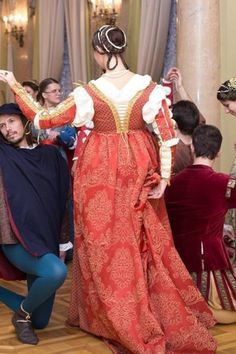 Elegant Red Medieval Dress With Historical Design, Traditional Red Medieval Dress With Historical Design, Red Medieval Dress With Historical Design, Medieval Red Dress With Historical Design, 15th Century Fashion, 16th Century Fashion, Medieval Costumes, Cinderella Cosplay, Lucrezia Borgia