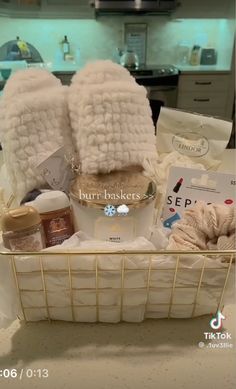 Friend Burr Basket Ideas, Mom Burr Basket, Home Depot Gift Basket, White Themed Gift Basket, Birthday Basket For Brother, Christmas Gift For Mother In Law, Thank You Basket Ideas, Brrr Basket Ideas