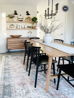 A beautiful modern farmhouse dining room featuring a vintage-inspired machine washable rug. Dining Room Area Rug, Area Room Rugs, Dining Room Wallpaper, Dining Room Wall Decor, Farmhouse Dining Room