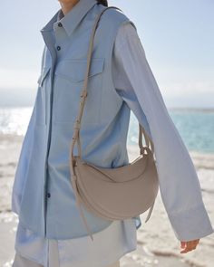 Polene Taupe Bag, Taupe Bag Outfit, Taupe Outfit, Taupe Bag, Cloth Bags, New Outfits, Casual Style, Trench Coat