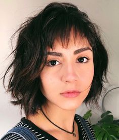 Bob With Bangs Oval Face, Oval Head Hairstyles, Bangs Oval Face, Haircuts For Oval Faces, Hairstyles For Oval Faces, Messy Wavy Hair, One Length Hair, Flattering Haircuts, 50 Hairstyles