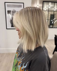 Blonde Neck Length Hair, Partial Highlights Blonde Short Hair, Long Bobs 2023, Blonde Fall Hair 2023 Short, Short To Medium Blonde Hair, Buttery Blonde Short Hair, Short Hair Blond Highlight, Short Soft Blonde Hair, Blonde Bob With Dimension