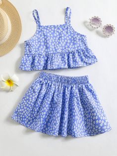 Top de tirantes bajo con fruncido floral con falda amplia | SHEIN USA Baby Outfits Girl, Baby Summer Dresses, Toddler Skirt, Outfits Girl