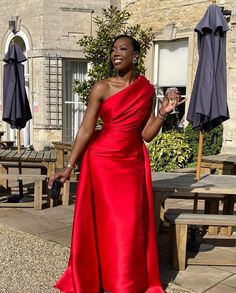 Outfits For Summer Wedding, Red Dinner Dress, Glam Bridesmaid Dresses, Sister Of The Bride Dress, Engagement Party Outfit Guest, Sister Of The Groom, Black Tie Attire, Bellanaija Weddings, Robes Glamour