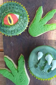 Godzilla Themed Food, Godzilla Birthday Cupcakes, Jurassic World Cookies Decorated, Godzilla Cupcake Cake, Jurassic Party Ideas, Fossil Cookies Dinosaur, Dinosaur Cupcakes, Dinosaur Cookies