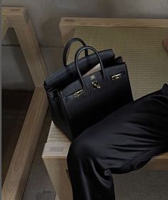 Black Birkin Bag, Outfit Inspirations Edgy, Hermes Birkin 30 Black, Saudi Arabia Culture, Hermes Birkin Bag, Birkin 30, Skiing Outfit, Hermes Birkin 30, Kelly Bag