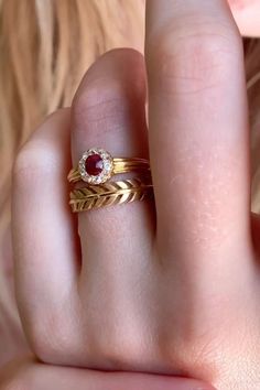 Rings Aesthetic, Bijoux Art Nouveau, Antique Gold Jewelry, Gold Rings Fashion, Gold Rings Jewelry, Gold Ring Designs, Gold Jewelry Simple, Gold Bangles Design, Gold Jewellery Design Necklaces