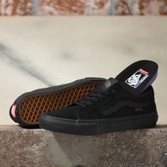 Vans Old School Shoes, Long Skate, Sk8 Low, Vans Old School, Tenis Vans, Vans Original, Old Skool Black, Vans Store, Vans Skate