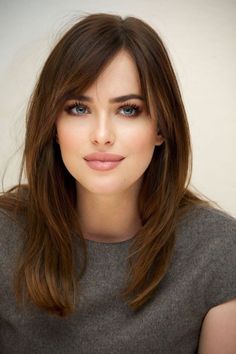 Dakota Johnson Hair, Mtv Movie Awards, Long Brown Hair, Haircuts Straight Hair, Business Hairstyles, Long Hair With Bangs, Haircuts For Long Hair, Dakota Johnson, Brunettes