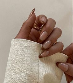 Nude nail with a brown tip Ongles Beiges, Manicured Nails, Brown Acrylic Nails, Unghie Sfumate, Money Fashion, Beige Nails, Almond Acrylic Nails, Thanksgiving Nails