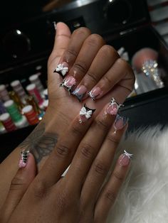 Bling Acrylic Nails Short, Medium Nail Set, French Tip Nails With Charms, Short Nail Sets, Duck Nails, Model Nails