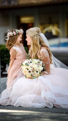 Fall Weddings Magazine: A Fairy Tale wedding  in Uptown - October 7, 2017 Family Of The Bride Photos, Family Of 4 Wedding Pictures, Wedding Photo Ideas Flowergirl, Children At Weddings, Wedding Photo With Family, Bride And Niece Wedding Photos, Family Wedding Picture Ideas, Family Wedding Photos With Children, Best Wedding Pictures Ideas