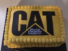 CAT cake Engine Cake Ideas, Engineer Cake Design, Cake For Mechanical Engineer, 44 Cats Cake, Gear Cake Ideas, Mechanic Cake, Tractor Birthday Cakes, Cake Cat, Caterpillar Cake