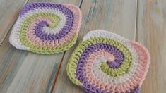 How to Crochet a Spiral Granny Square: Step-by-Step Guide - Easy Crafts patterns Crochet A Spiral, Spiral Granny Square, Crocheted Coasters, Spiral Crochet, Confection Au Crochet, Mode Crochet, Crochet Simple, Crochet Granny Square, Haken Baby