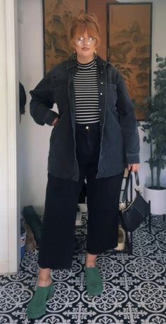 Structured Jacket Outfit, T Shirt Outfit Midsize, Size 26 Plus Size Fashion, Plus Size Jeans Outfit Fall, Plus Size 16 Fashion For Women, Navy Work Outfits Women, Mid Sized Alternative Fashion, Dark Teacher Outfits, Midsize Scandi Style