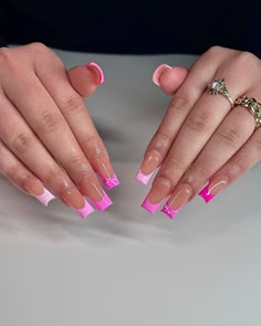 French Biab Nails, Biab Nails Designs, French Biab, Ongles Gel French, Kylie Nails, Pink Tip Nails, Biab Nails, Hand Poses, Gel Toe Nails