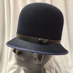 Broadway Quality, Made In Usa, 100% Wool Keystone Cop Hat. Also, Can Work For English Bobby Helmet, British Bobby Hat, Or Scotland Yard Color: Navy Blue American / Nearest 1/8 Inch / Metric Cm / Size Code 6 3/4 21 1/8 54 Small 6 7/8 21 1/2 55 Small / Child L 7 21 7/8 56 Medium 7 1/8 22 1/4 57 Medium Broadway Quality Made In Usa By Hxc Hatcrafters Inc. These Hats Are Of High Quality And No Longer Manufactured So The Sizes And Quantity Available Are Finite. We Also Cannot Accept Lower B Adjustable Brimmed Hat For Derby, Adjustable Blue Cloche Hat With Flat Brim, Navy Curved Brim Hat For Winter, Navy Fitted Hat With Short Brim, Classic Adjustable Cloche Mini Hat, Classic Navy Wide Brim Hat, Navy Adjustable Hat For Winter, Adjustable Curved Brim Hat For Derby, Classic Adjustable Hats For Derby