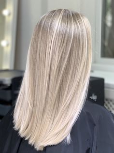 Haircolor Ideas Blonde, Short Medium Blonde Hair, Vanilla Cream Blonde Hair, Short Light Blonde Hair, Platinum Blonde Lob, Swedish Blonde Hair, Blonde Airtouch, Milky Blonde Hair, Vanilla Blonde Hair