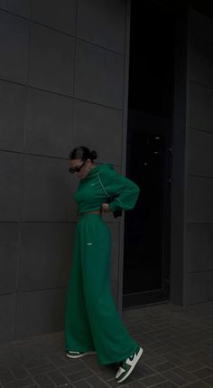 Full Green Outfit, Party Outfit College, Jordan Fits, Jeans And T Shirt Outfit, Designer Dresses Casual, Muslimah Fashion Outfits, Green Style, Athleisure Outfits, Green Outfit