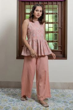 Shop for Maliha by Anar and Anoli Peach Chanderi Embroidered Peplum Top And Pant Set for Women Online at Aza Fashions Peplum Top With Pants, Fancy Top Design, Peplum Top And Pants, Peplum Top Outfits, Top Designs For Women, Bday Dress, Resham Work, Fancy Tops, Dress Design Patterns