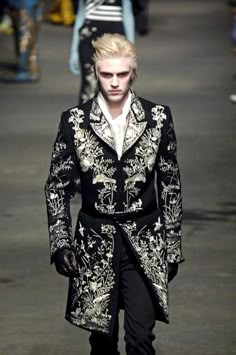 Alexander McQueen Alexander Mcqueen Menswear, Rock Style Men, Mens Fashion Work, Mens Fashion Edgy, Jackets Men Fashion, Inspiration Mode