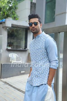 Kurta Pajama Men For Diwali, Kurta Pajama Style For Men, Kurta Pajama With Nehru Jacket Wedding, Traditional Kurta Pajama For Men, Kurta Pajama Sadri Mens, Diwali Dress For Men, Vicky Kaushal Kurta, Mens Kurta Pajama Designs, Designer Kurta Pajama For Men