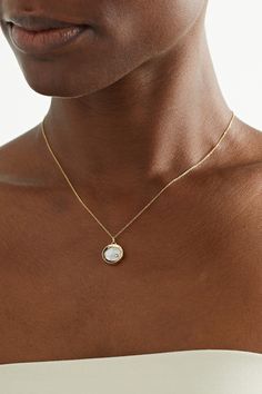 Mateo's necklace is minimal and refined, so it's perfect for stacking or as the finishing touch to a pared-back outfit. Handcrafted from 14-karat gold, the slim chain suspends a round medallion inlaid with lustrous freshwater pearl and a single glimmering diamond. Matthew Harris, Anna Quan, Pearl And Diamond Necklace, Gold Pearl Necklace, Minimal Jewelry, Pricing Jewelry, Gold Pearl, Milestones, Pearl Jewelry