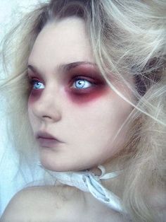 Insane Asylum Makeup, Ghost Makeup Pretty, Ghostly Makeup, Dead Makeup Look, Strange Makeup, Red Raccoon, Haunted House Makeup, Maquillage Halloween Simple, Ghost Makeup