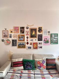 College House, Dorm Inspo, Memory Board, Future Apartment, Dream Apartment, Apartment Inspiration, Living Room Inspo, Apartment Room