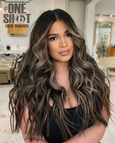 Long Highlighted Hair Brown, Long Hair Highlights, Black Hair Balayage, Brown Hair Looks, Hair Curling Tips, Brown Hair Inspo, Black Hair With Highlights, Dark Hair With Highlights, Brown Hair With Blonde Highlights