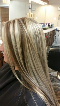 Mechas Color Beige, Pretty Blonde Hair, Fall Hair Color Trends, Silver Blonde Hair, 60s Hair, Hair Color Streaks, Mom Hairstyles