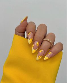 Flower French Tip Nails / Yellow Nail Art / Summer to Fall Mani Beginners Nails Ideas, Different Shades Of Yellow Nails, Nail Trends 2024 Summer, Practice Nails, Summery Nails, Purple Nail, Simple Summer