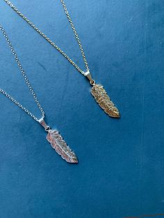 ✨ Feather Pendant Chain - Elevate Your Style  Indulge in the allure of our handcrafted Feather Pendant chain, meticulously designed and created by our skilled team. Each piece is unique making it an ideal gift for that special someone or a perfect treat for yourself. 🌟 Specifications: - Feather Pendant - Available in Gold or Silver - Crafted from durable metal - 70cm Length - Exceptional build quality ensures lasting elegance Have a question or seeking something custom? Reach out to us! We resp Metal Pendant Necklaces For Father's Day, Father's Day Engraved Metal Necklace, Minimalist Pendant Necklace For Father's Day, Father's Day Nickel Free Stainless Steel Necklaces, Father's Day Gift Silver Chain Necklace, Silver Chain Jewelry For Father's Day Gift, Father's Day Gift Jewelry: Silver Chain, Father's Day Silver Chain Jewelry Gift, Mens Chains