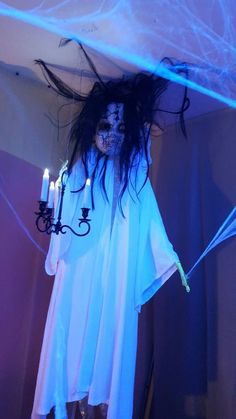 Haunted House Room Themes, Exorcist Halloween Decoration, Spooky Halloween Decorations Indoor, Adult Halloween Party Ideas, Halloween Office Party, Decor Around Tv