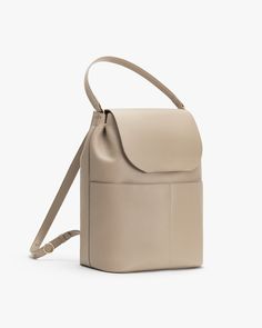 Vertical shoulder bag with flap and adjustable strap. Best Work Bag, Small Leather Accessories, Work Backpack, Leather Industry, Nylon Tote Bags, Zippered Tote, Small Pouches, Work Bags, Small Leather Goods