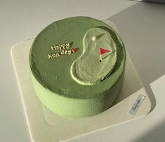 a green birthday cake with an image of a golf player on it