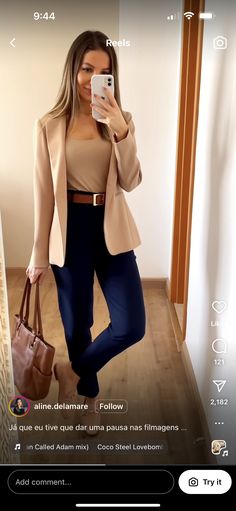 Outfit Con Blazer Beige, Casual Fitted Beige Blazer, Beige Blazer Outfits Women Work, Timeless Beige Blazer For Office, Chic Beige Office Blazer, Beige Button-up Blazer For Work, Beige Blazer Outfits Women, Blazer Outfits Women