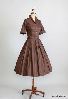 1950s cotton shirtwaist dress Old Fashioned Dresses Vintage, 1950 Outfits, 1950s Shirtwaist Dress, 50th Clothes, Vintage 1950s Dress, Accessories Blue, Old Fashion Dresses, Vintage Dresses 50s, Full Skirt Dress