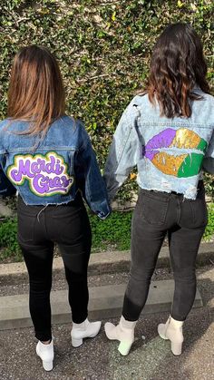 two women wearing jackets with the words medida cruzs on them, standing next to each other