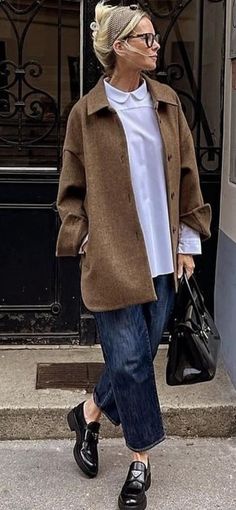 Petite Outfits Casual Street Styles, Stile Casual Chic, Skandinavian Fashion, Fashion Mistakes, Good Afternoon, Petite Outfits, Fashion Over 50, 50 Fashion