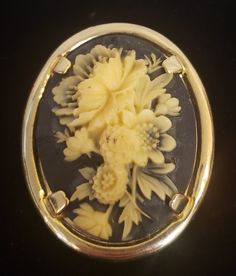 Gold Toned Oval Floral cameo Brooch pin Measures 1 3/4" L 1 1/2" W In good vintage conditon with slight wear Very beautiful! Jewelry Cookies, Elegant Cameo Brooch In Yellow Gold, Gold Cameo Medallion Brooch, Collectible Oval Cameo Brooches, Gold Oval Cameo Brooch, Gold Cameo Brooch Collectible, Cameo Brooch, Brooch Pin, Brooches