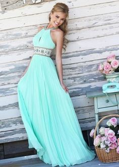 Vestido de noche celeste Dress Belt Ideas, Sage Maxi Dress, Belt Ideas, Dresses Light Blue, Halter Top Maxi Dress, Blue Halter Dress, Off Shoulder Evening Dress, Blue Ball Gowns